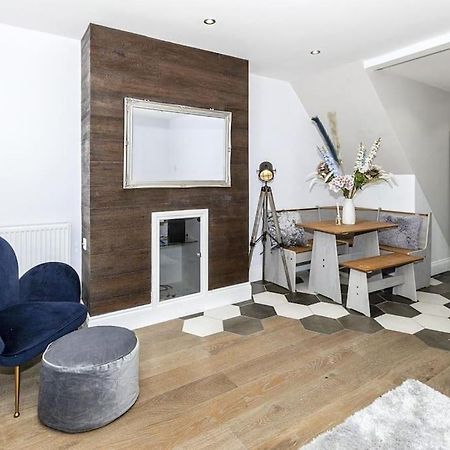Lovely 2-Bed In Windsor Free Parking, 1 Mile From Legoland Exterior foto